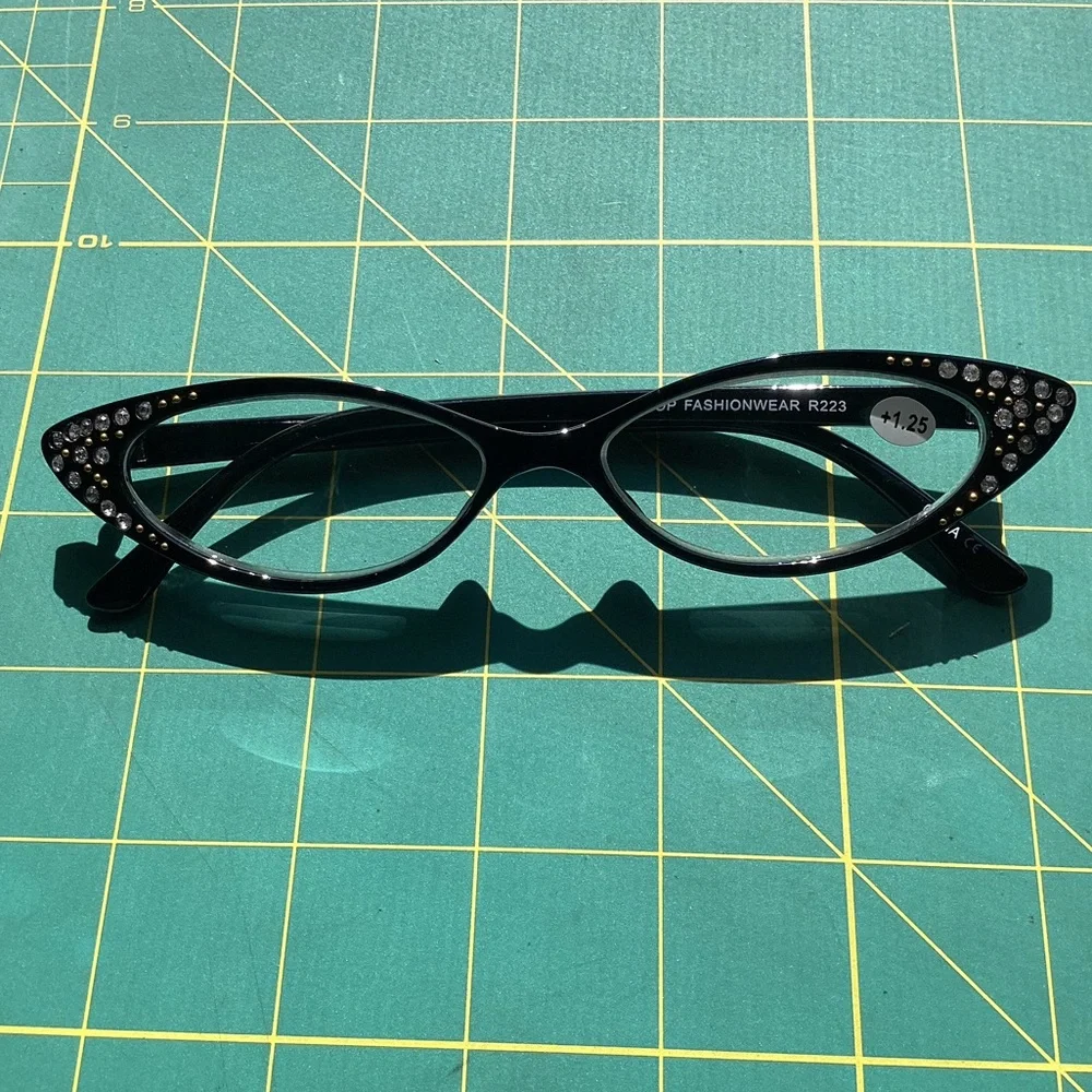 NIB Cat Eye Readers Black 1.25+ Rhinestones Retro Boho Hippie Glasses